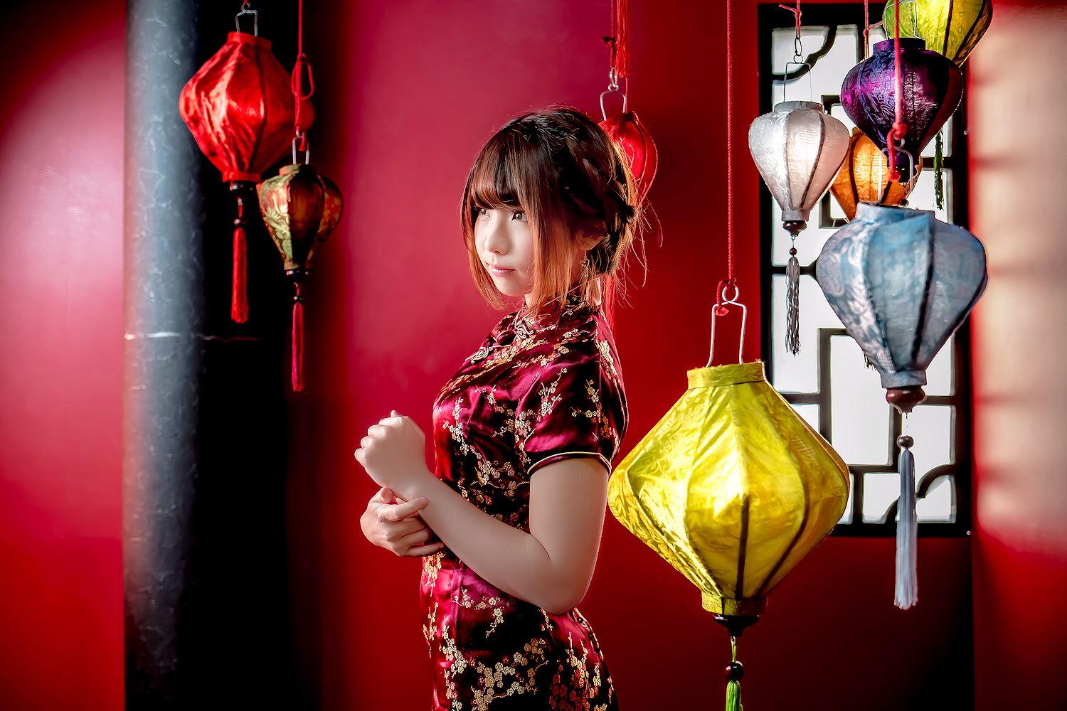 Chinese Girl Photo - Red Chi-Pao - 27.jpg