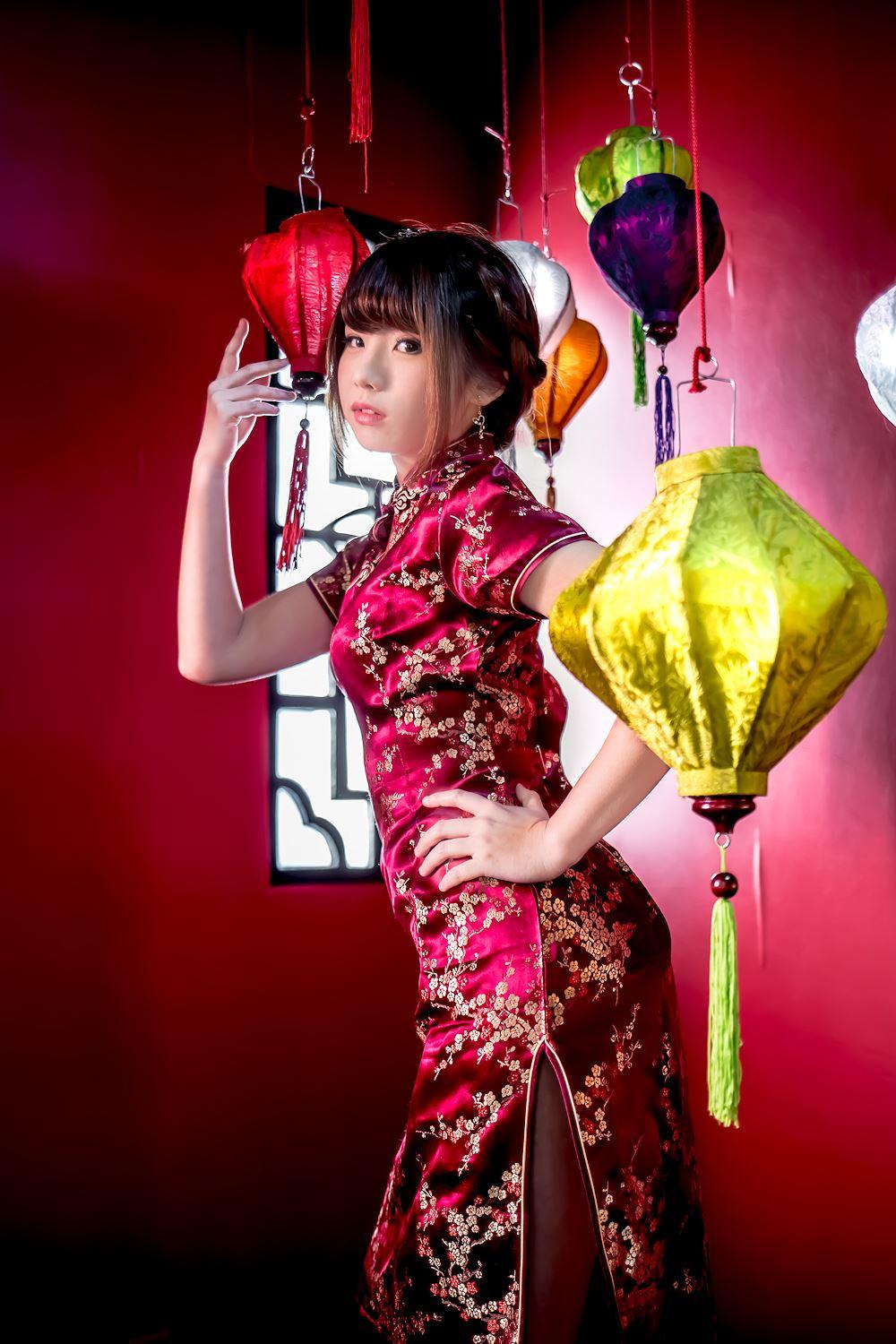 Chinese Girl Photo - Red Chi-Pao - 22.jpg